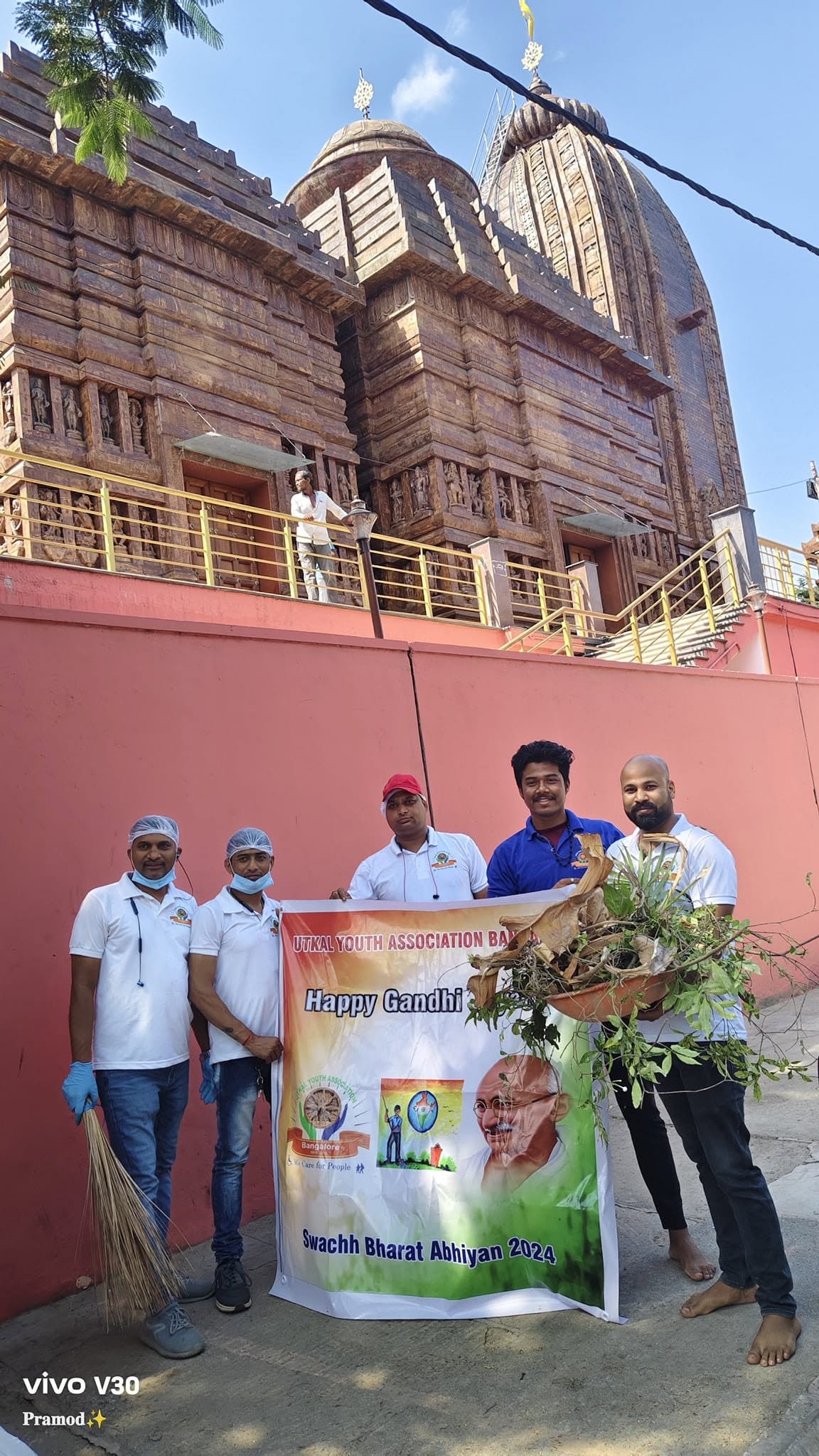 UYA cleanliness campaign outside the temple