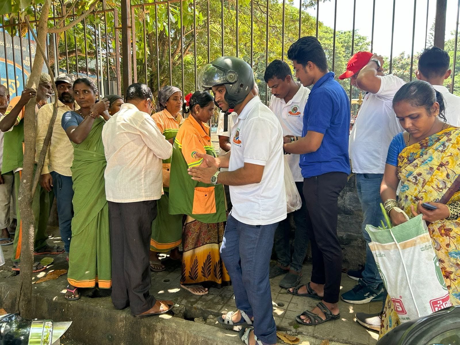 Volunteers distributing food